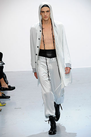 Ann Demeulemeester / - 2010